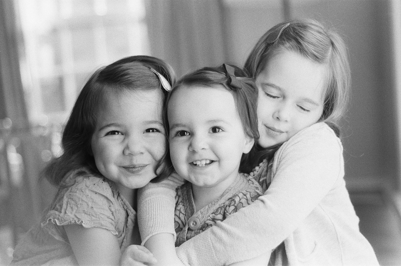 sisters photos at home by wendy g photography